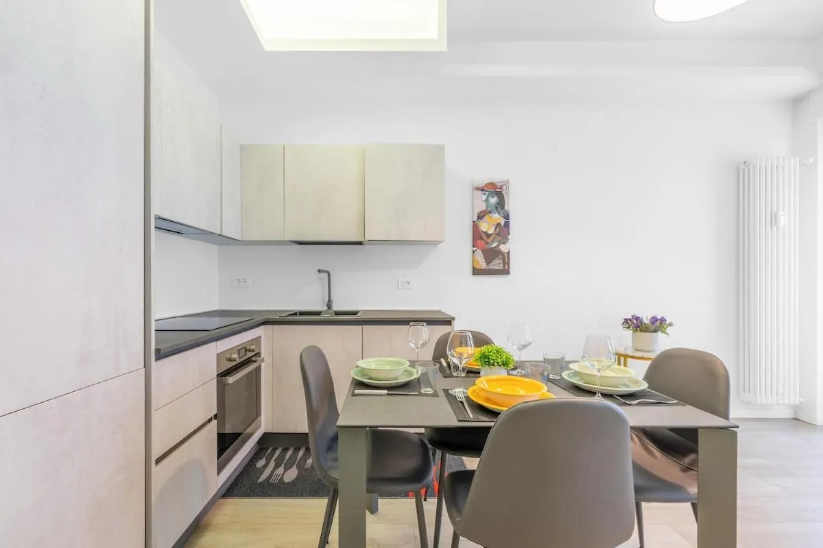 Bilocale Vicino Tram 2, Smart Tv E Internet Veloce Apartment Milan 0*,  Italy
